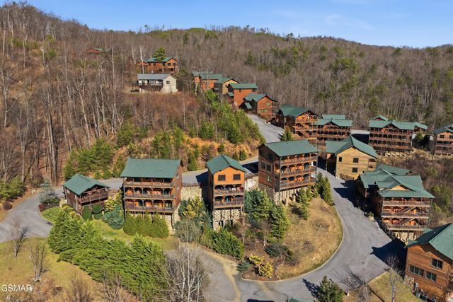 768 Mountain Stream Way, Gatlinburg, TN 37738
