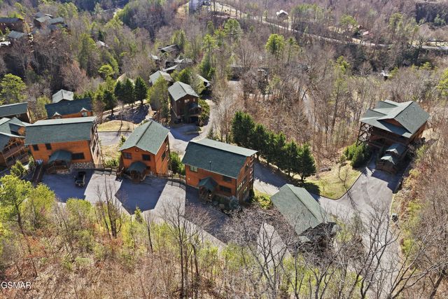 768 Mountain Stream Way, Gatlinburg, TN 37738
