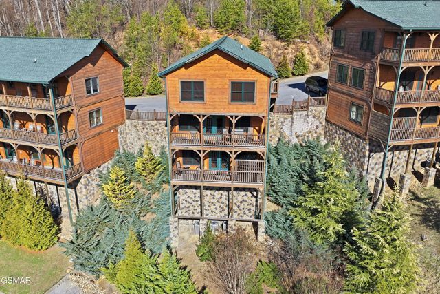 768 Mountain Stream Way, Gatlinburg, TN 37738