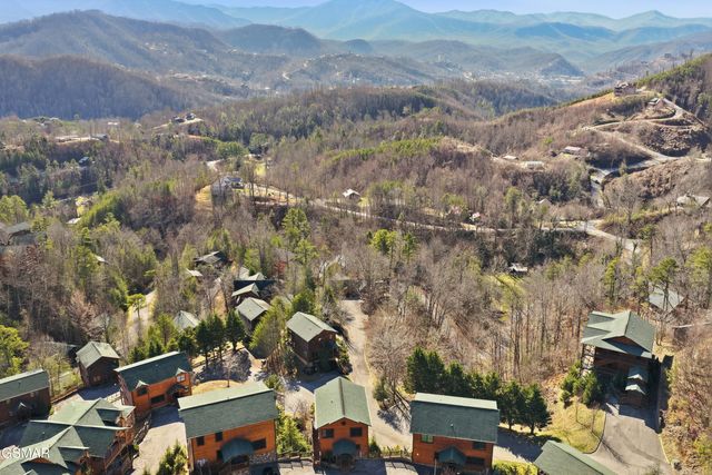 768 Mountain Stream Way, Gatlinburg, TN 37738