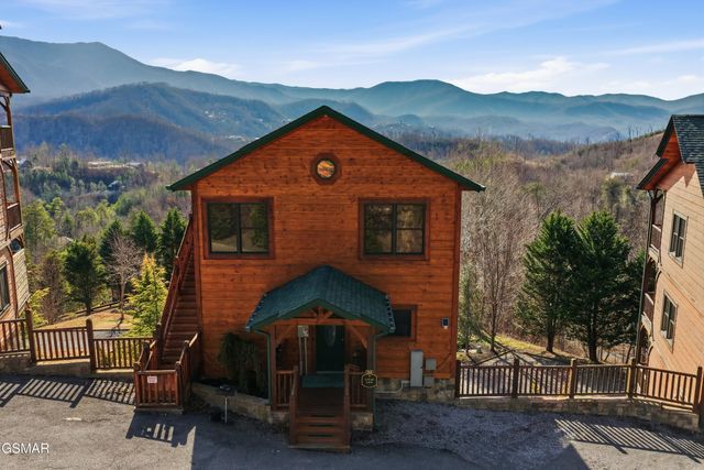 768 Mountain Stream Way, Gatlinburg, TN 37738