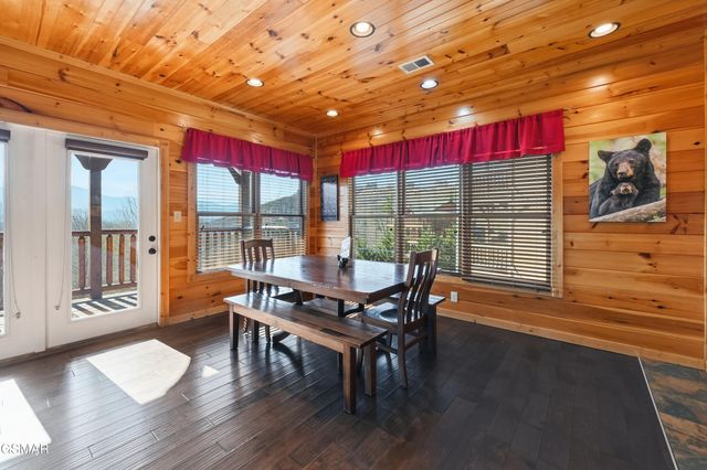 768 Mountain Stream Way, Gatlinburg, TN 37738