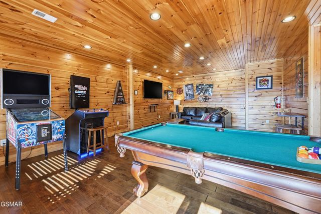 768 Mountain Stream Way, Gatlinburg, TN 37738