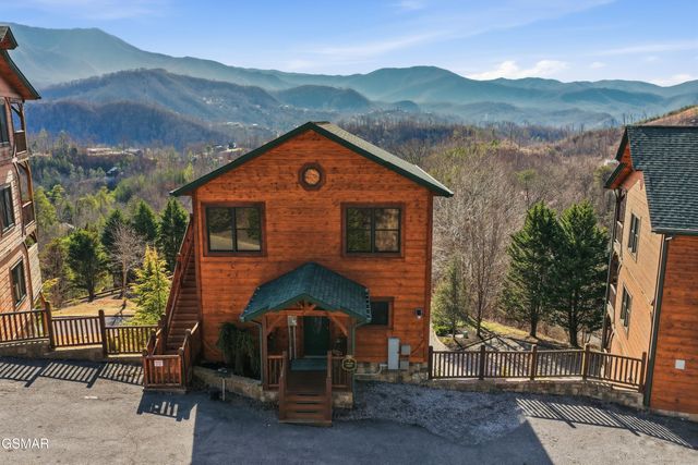 768 Mountain Stream Way, Gatlinburg, TN 37738