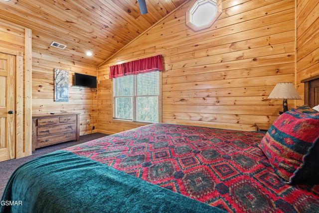 768 Mountain Stream Way, Gatlinburg, TN 37738