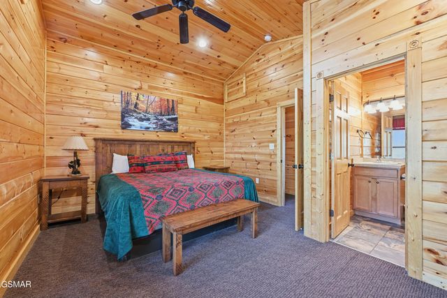 768 Mountain Stream Way, Gatlinburg, TN 37738