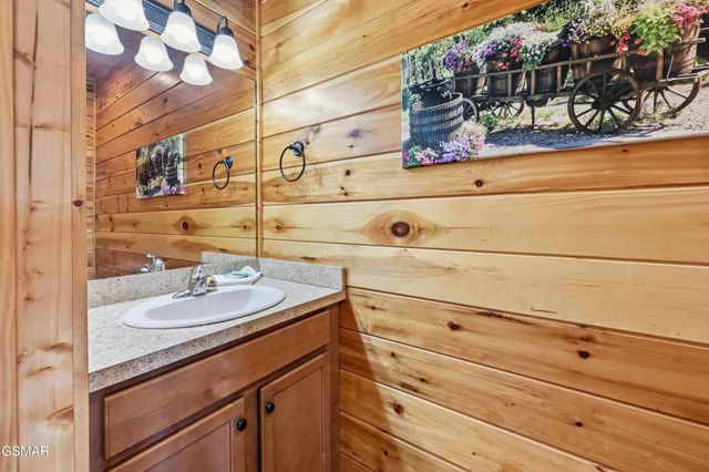 768 Mountain Stream Way, Gatlinburg, TN 37738