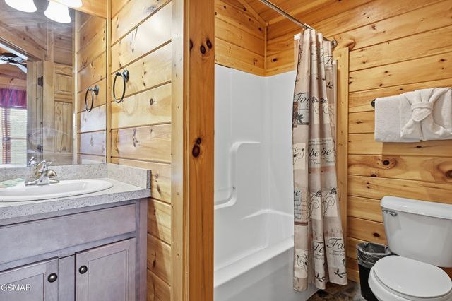 768 Mountain Stream Way, Gatlinburg, TN 37738