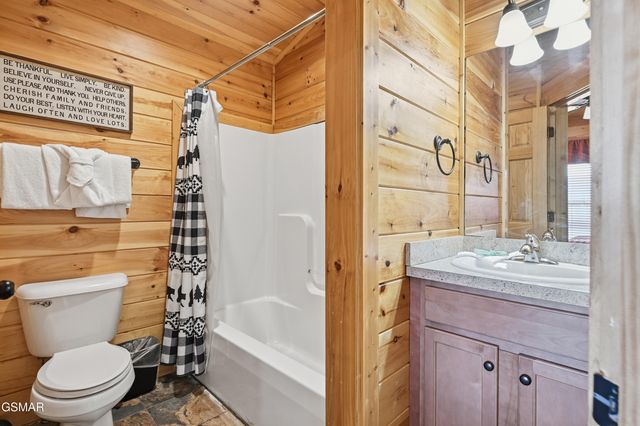 768 Mountain Stream Way, Gatlinburg, TN 37738