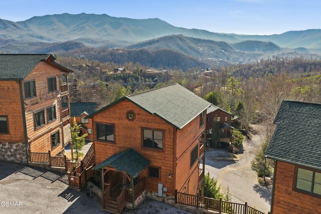 768 Mountain Stream Way, Gatlinburg, TN 37738