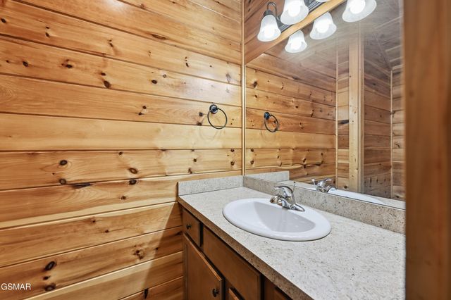 768 Mountain Stream Way, Gatlinburg, TN 37738