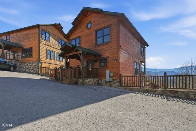 768 Mountain Stream Way, Gatlinburg, TN 37738