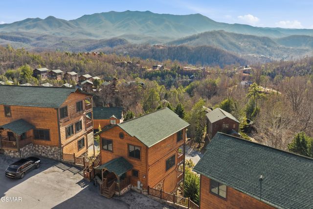 768 Mountain Stream Way, Gatlinburg, TN 37738