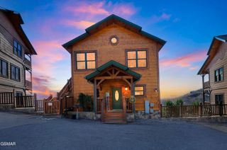 768 Mountain Stream Way, Gatlinburg, TN 37738