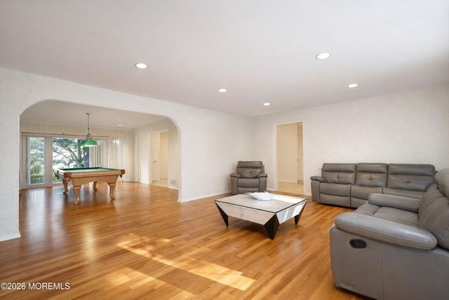 11 Buffalo, East Brunswick, NJ 08816