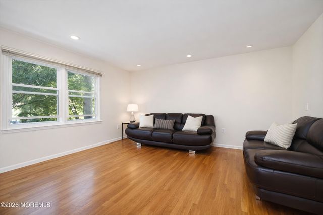 11 Buffalo, East Brunswick, NJ 08816