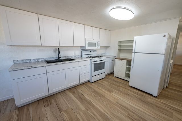 3260 E Leroy Avenue, Kingman, AZ 86409