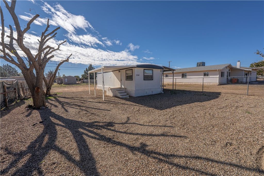 3260 E Leroy Avenue, Kingman, AZ 86409