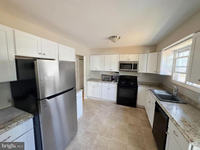 252 TERRY LN, Egg Harbor City, NJ 08215