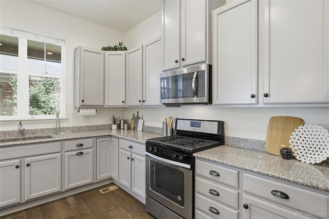 6907 W Jewell Drive, Lakewood, CO 80227