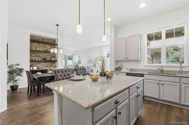 6907 W Jewell Drive, Lakewood, CO 80227