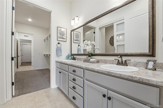 6907 W Jewell Drive, Lakewood, CO 80227