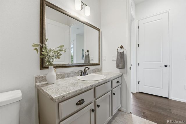 6907 W Jewell Drive, Lakewood, CO 80227