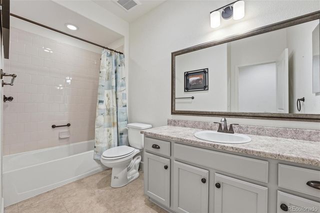 6907 W Jewell Drive, Lakewood, CO 80227