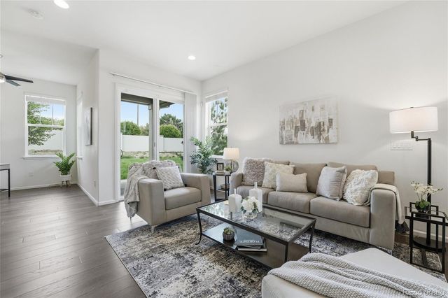 6907 W Jewell Drive, Lakewood, CO 80227