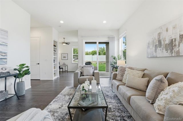 6907 W Jewell Drive, Lakewood, CO 80227