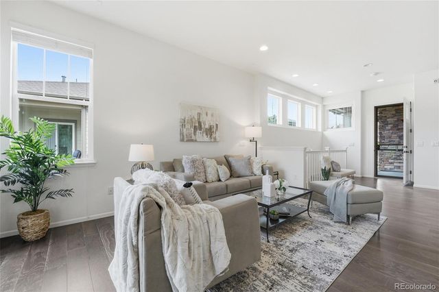 6907 W Jewell Drive, Lakewood, CO 80227