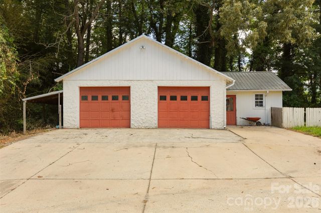 100 Cannon Drive, Hendersonville, NC 28792