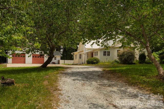 100 Cannon Drive, Hendersonville, NC 28792