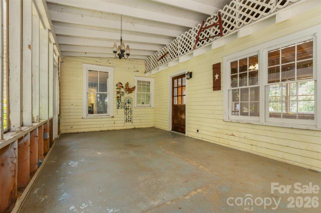 100 Cannon Drive, Hendersonville, NC 28792