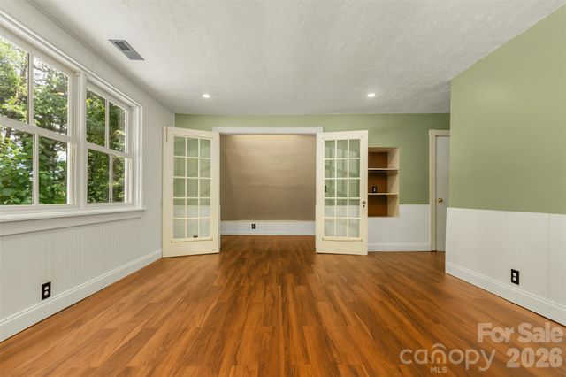 100 Cannon Drive, Hendersonville, NC 28792