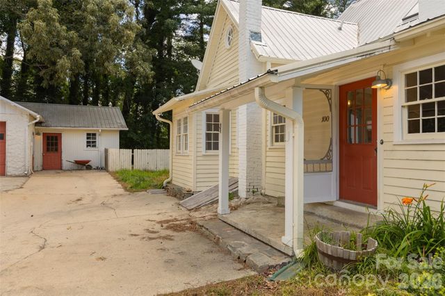 100 Cannon Drive, Hendersonville, NC 28792