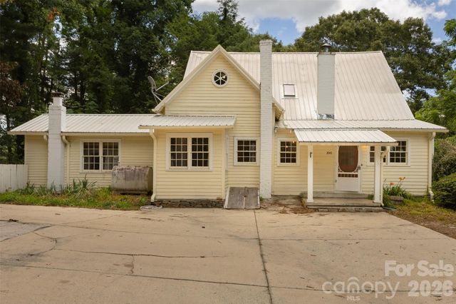 100 Cannon Drive, Hendersonville, NC 28792