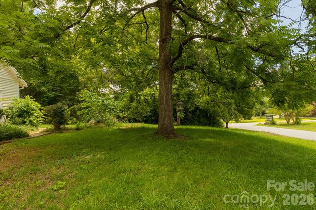 100 Cannon Drive, Hendersonville, NC 28792