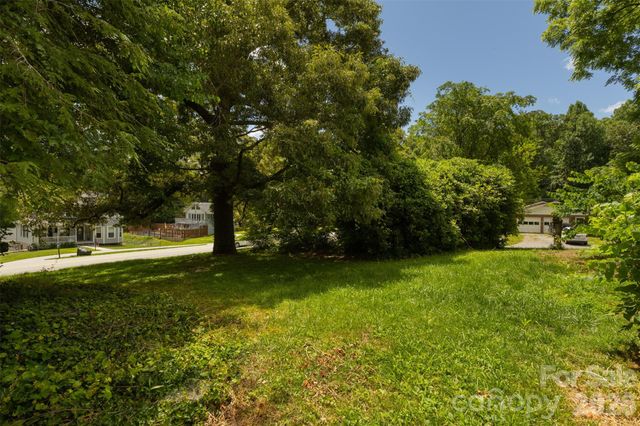 100 Cannon Drive, Hendersonville, NC 28792