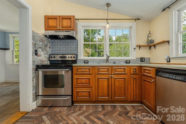 100 Cannon Drive, Hendersonville, NC 28792