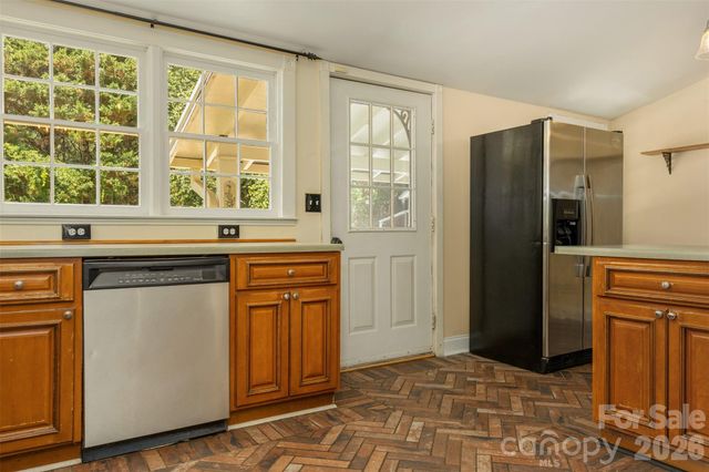100 Cannon Drive, Hendersonville, NC 28792