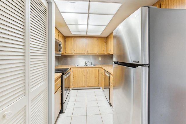6463 La Costa Drive 201, Boca Raton, FL 33433