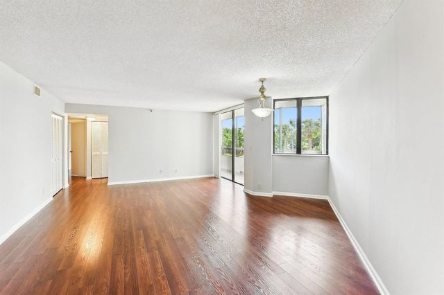 6463 La Costa Drive 201, Boca Raton, FL 33433