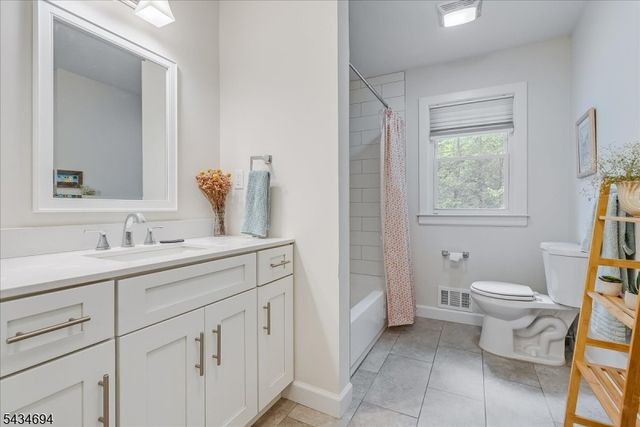5 Persimmon Way, Springfield Twp., NJ 07081
