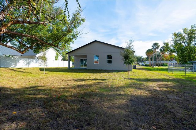 903 N NEW HAMPSHIRE AVENUE, Tavares, FL 32778