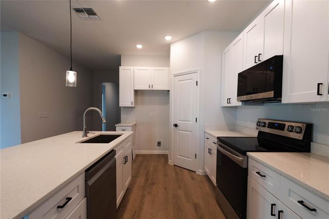 903 N NEW HAMPSHIRE AVENUE, Tavares, FL 32778