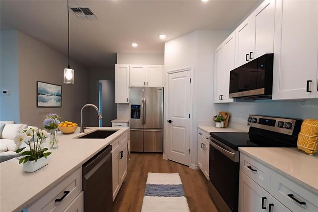 903 N NEW HAMPSHIRE AVENUE, Tavares, FL 32778