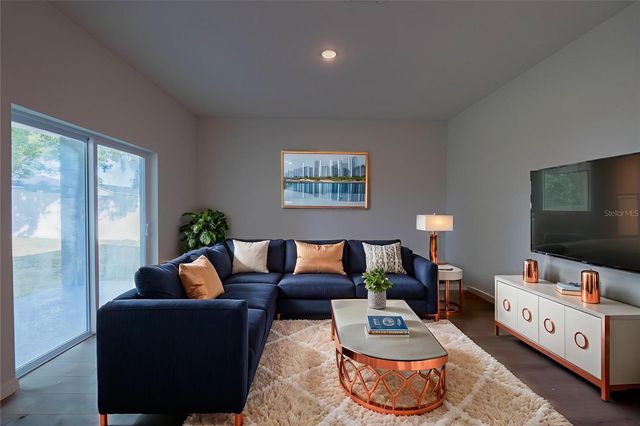 903 N NEW HAMPSHIRE AVENUE, Tavares, FL 32778