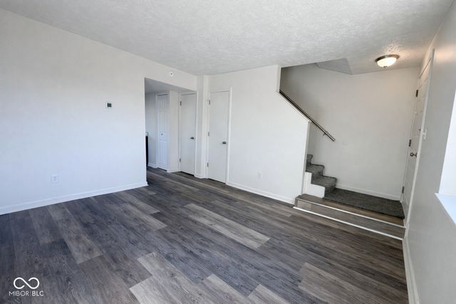 2872 Two Worlds Drive, Columbus, IN 47201