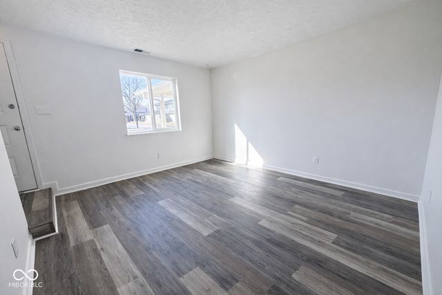 2872 Two Worlds Drive, Columbus, IN 47201